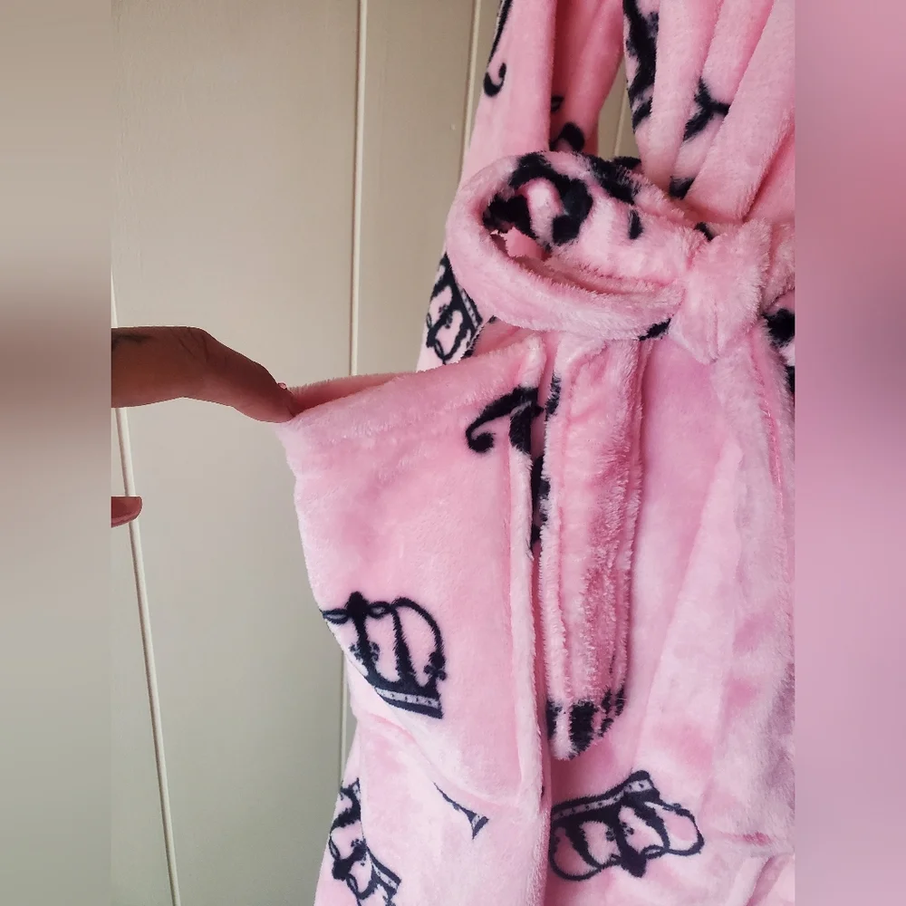 JUICY COUTURE light pink jc crown hooded plush robe - Picture 3 of 6